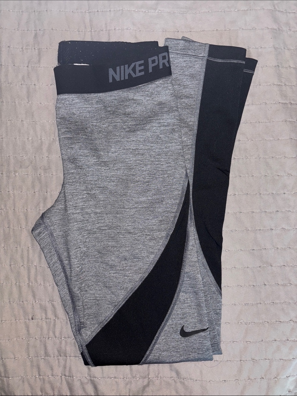 Nike Grey and Black Leggings - Picture 4 of 4